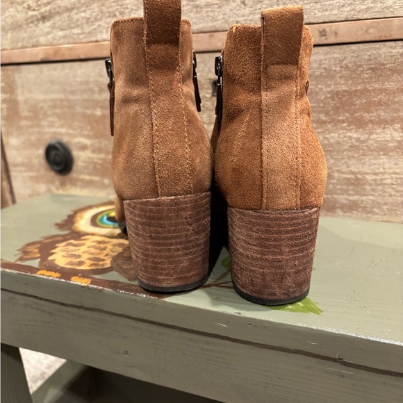 Blondo Suede Ankle Boots 6 - Picture 2 of 7